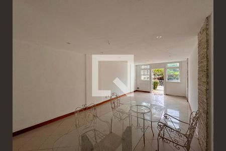 Sala de casa de condomínio para alugar com 3 quartos, 220m² em Recreio dos Bandeirantes, Rio de Janeiro