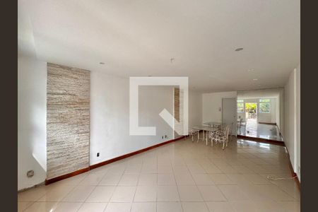 Sala de casa de condomínio para alugar com 3 quartos, 220m² em Recreio dos Bandeirantes, Rio de Janeiro