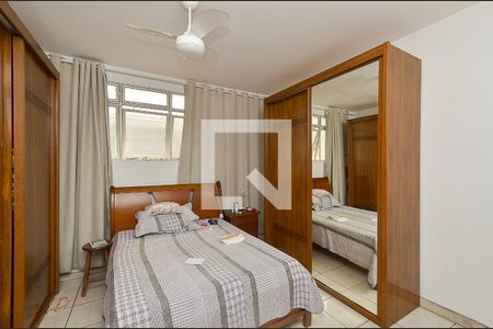 Suíte de casa à venda com 4 quartos, 320m² em Sagrada Família, Belo Horizonte