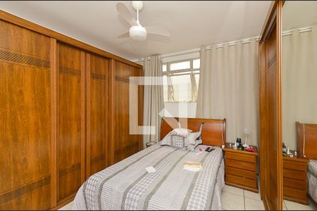 Suíte de casa à venda com 4 quartos, 320m² em Sagrada Família, Belo Horizonte