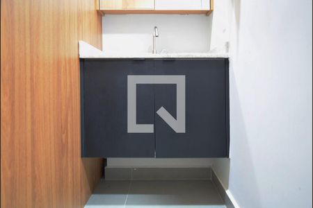 Banheiro de kitnet/studio para alugar com 1 quarto, 27m² em Sumarezinho, São Paulo