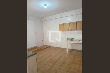 Casa à venda com 3 quartos, 250m² em Jardim Teresa, São Paulo