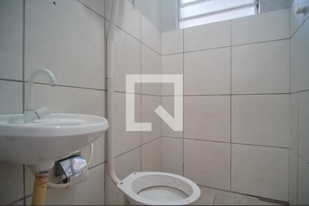 Banheiro de kitnet/studio para alugar com 1 quarto, 20m² em Feitoria, São Leopoldo