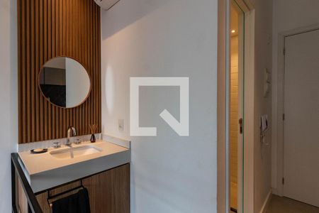 Banheiro de kitnet/studio para alugar com 1 quarto, 24m² em Perdizes, São Paulo