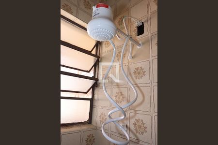 Banheiro de kitnet/studio para alugar com 1 quarto, 35m² em Rubem Berta, Porto Alegre