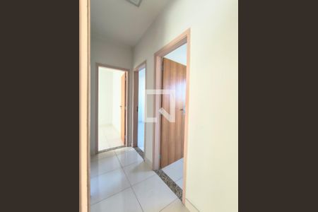 Corredor de apartamento à venda com 4 quartos, 90m² em Taquara, Rio de Janeiro