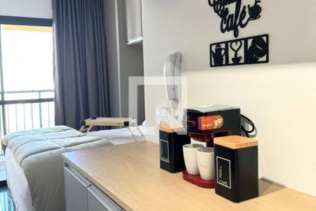 Café da manhã em uma cama de solteiro, com uma vista para o lado de fora. de kitnet/studio à venda com 1 quarto, 26m² em Bela Vista, São Paulo