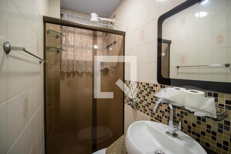 Banheiro de apartamento para alugar com 1 quarto, 45m² em Irajá, Rio de Janeiro