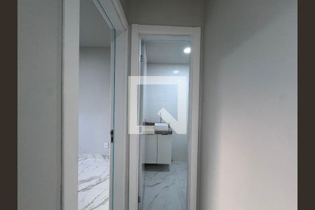 Corredor de apartamento para alugar com 1 quarto, 38m² em Recreio dos Bandeirantes, Rio de Janeiro