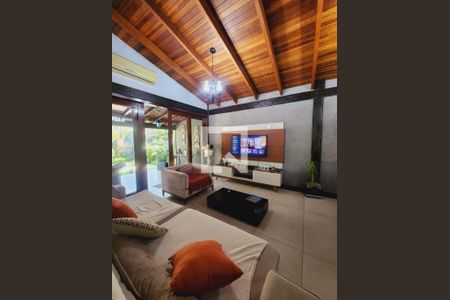 Sala de casa de condomínio para alugar com 5 quartos, 320m² em Chácara dos Lagos, Cotia