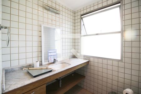 Banheiro da Suíte  de apartamento para alugar com 3 quartos, 110m² em Itaim Bibi, São Paulo