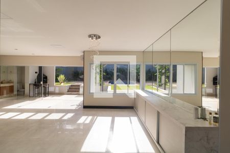 Salas de casa de condomínio para alugar com 3 quartos, 270m² em Swiss Park, Campinas