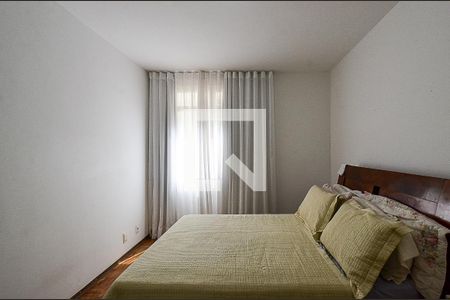 Suíte de apartamento à venda com 6 quartos, 330m² em Santo Antônio, Belo Horizonte