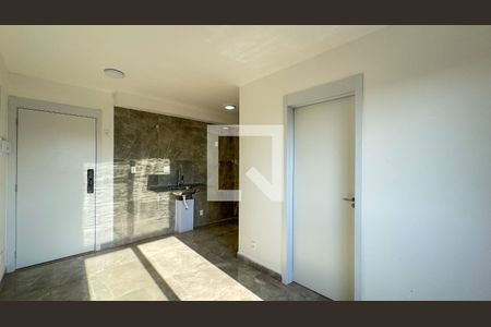 Sala, Cozinha e Área de Serviço de apartamento para alugar com 2 quartos, 38m² em Jardim São Luís, São Paulo