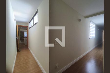 Corredor de apartamento para alugar com 4 quartos, 360m² em Recreio dos Bandeirantes, Rio de Janeiro