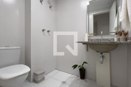 Banheiro de apartamento para alugar com 2 quartos, 56m² em Jardim Flor da Montanha, Guarulhos