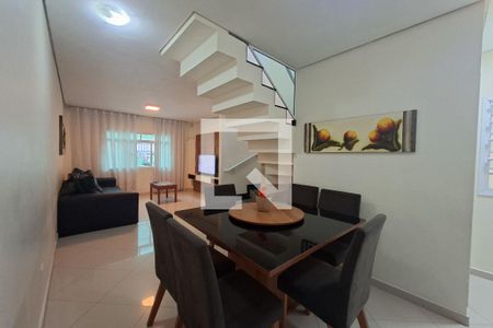 Sala de casa para alugar com 3 quartos, 131m² em Vila Assuncao, Praia Grande