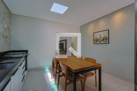 Casa à venda com 3 quartos, 215m² em Santa Cruz, Belo Horizonte