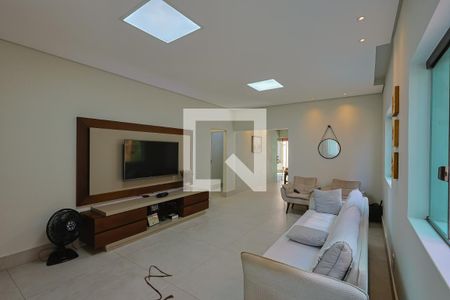 Casa à venda com 3 quartos, 215m² em Santa Cruz, Belo Horizonte