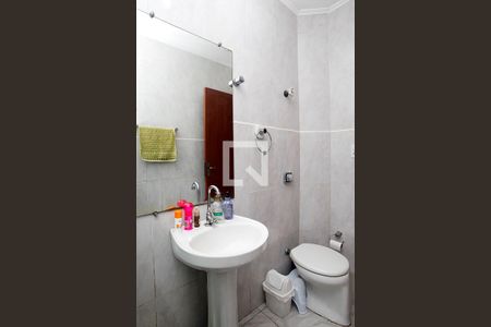 Banheiro de apartamento à venda com 1 quarto, 43m² em Menino Deus, Porto Alegre