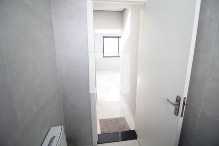 Banheiro 1 de casa à venda com 4 quartos, 330m² em Industrial, Contagem