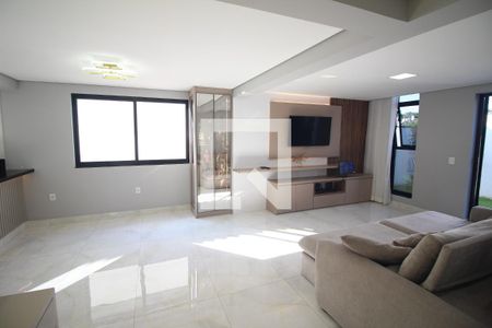 Sala de casa à venda com 4 quartos, 330m² em Industrial, Contagem