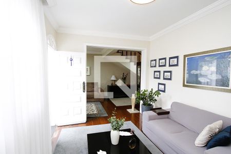 Sala de casa à venda com 3 quartos, 220m² em Nova Suíça, Belo Horizonte