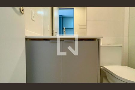 Banheiro de kitnet/studio para alugar com 1 quarto, 26m² em Pompeia, São Paulo
