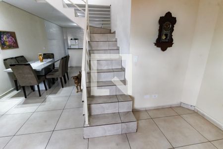 Escada acesso Suítes de casa para alugar com 3 quartos, 100m² em Jardim Monte Kemel, São Paulo