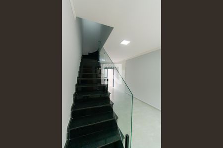 Escada de casa para alugar com 2 quartos, 79m² em Jardim Catarina, São Paulo