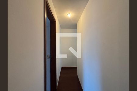 Corredores de acesso aos cômodos de apartamento para alugar com 3 quartos, 154m² em Botafogo, Rio de Janeiro