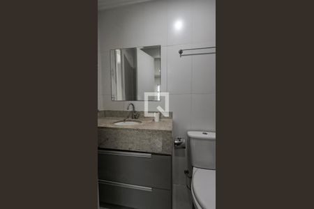 Banheiro da Suíte 1 e Social de casa de condomínio para alugar com 3 quartos, 200m² em Vargem Pequena, Rio de Janeiro