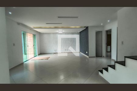 Sala de casa de condomínio para alugar com 3 quartos, 200m² em Vargem Pequena, Rio de Janeiro