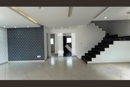 Sala de casa de condomínio para alugar com 3 quartos, 200m² em Vargem Pequena, Rio de Janeiro