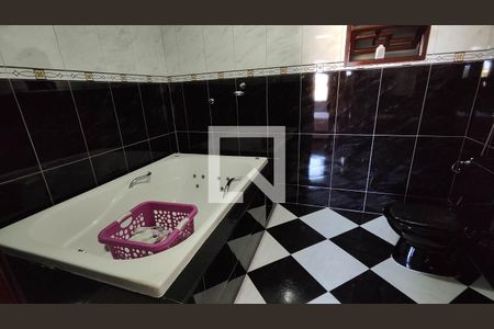 Banheiro da Suíte de casa para alugar com 3 quartos, 150m² em Jardim Lourdes, Ferraz de Vasconcelos