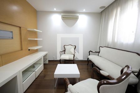 Sala de TV de apartamento à venda com 5 quartos, 243m² em Vila Bastos, Santo André