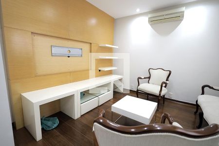Sala de TV de apartamento à venda com 5 quartos, 243m² em Vila Bastos, Santo André