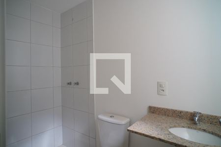 Banheiro  de apartamento à venda com 3 quartos, 65m² em Humaitá, Porto Alegre
