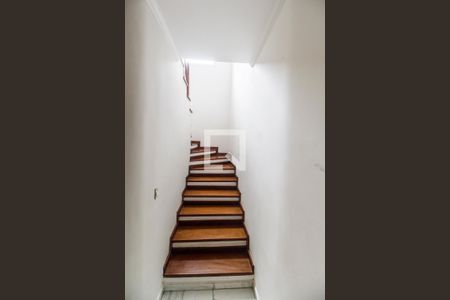 Escada de casa de condomínio para alugar com 4 quartos, 387m² em Alphaville, Santana de Parnaíba