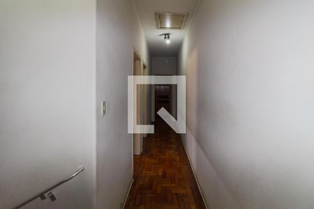 Corredor dos Quartos de casa à venda com 3 quartos, 180m² em Vila Margarida, São Paulo