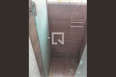 Banheiro de apartamento para alugar com 2 quartos, 49m² em Santa Cruz, Rio de Janeiro