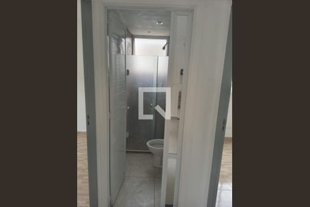 Banheiro de apartamento para alugar com 2 quartos, 49m² em Santa Cruz, Rio de Janeiro