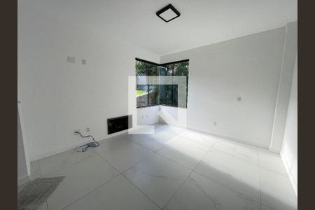 Sala de casa de condomínio para alugar com 5 quartos, 259m² em Trindade, Florianópolis