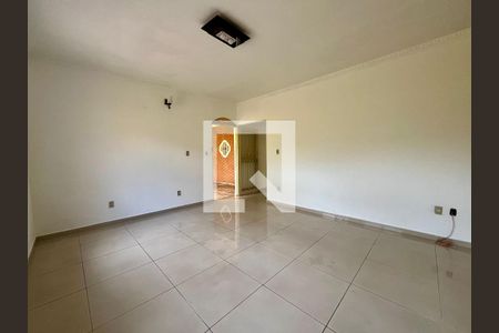 Sala de casa para alugar com 3 quartos, 232m² em Jardim Cura D’ars, Campinas