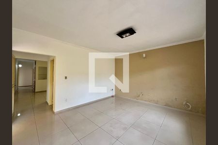Sala de casa para alugar com 3 quartos, 232m² em Jardim Cura D’ars, Campinas