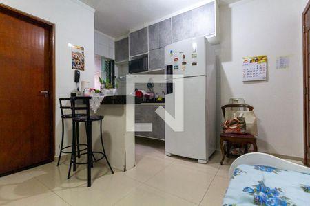 Sala e Cozinha de apartamento para alugar com 1 quarto, 28m² em Chácara Seis de Outubro, São Paulo
