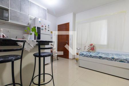 Sala e Cozinha de apartamento para alugar com 1 quarto, 28m² em Chácara Seis de Outubro, São Paulo