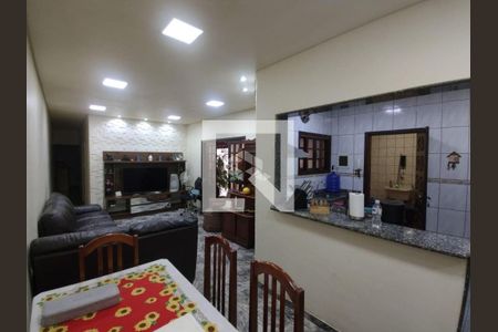 Casa à venda com 3 quartos, 240m² em Penha de França, São Paulo