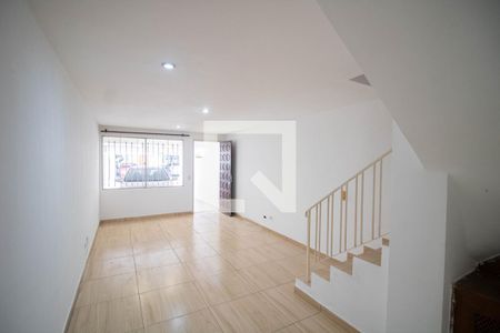 SALA de casa de condomínio para alugar com 3 quartos, 78m² em Vila Carbone, São Paulo