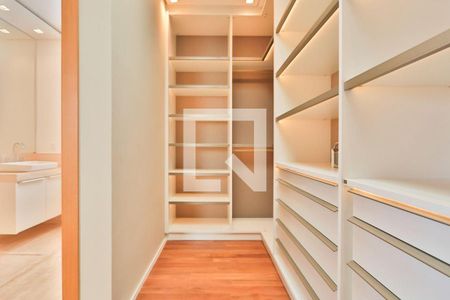 Casa à venda com 4 quartos, 572m² em Centro Comercial Jubran, Barueri